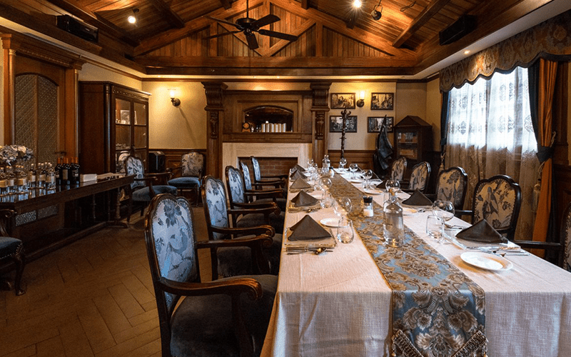 Antique design restaurant dining tables dining chairs lobabour