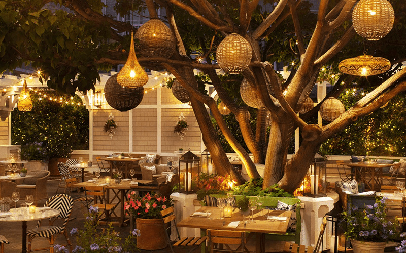 How to Select Furniture for a Garden-Style Restaurant