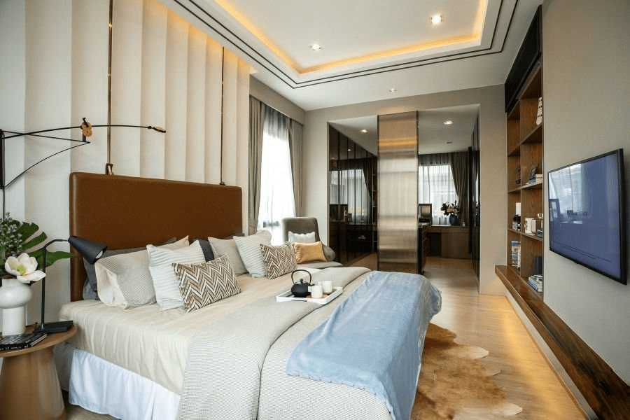 Bedroom furniture and king-size bed