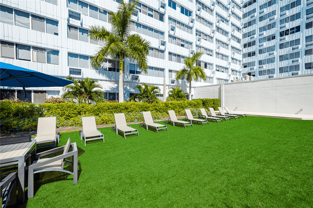Outdoor sun bed