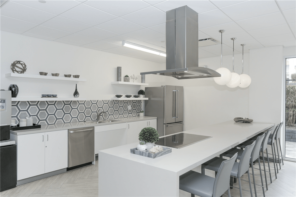 White kitchen cabinets